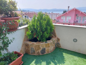 SUNNY HOUSE
